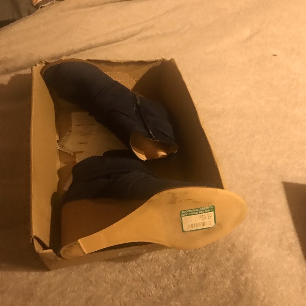 Brand new, never worn ladies bootie!  DSW, purchased!  Size 11….
